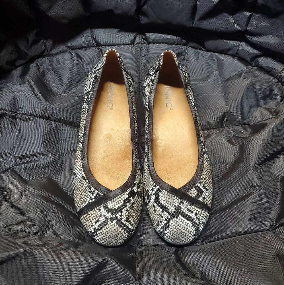 Vionic flats size 9